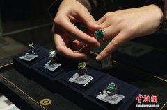 北京：2025七彩云南缤纷绚烂彩宝嘉年华开幕